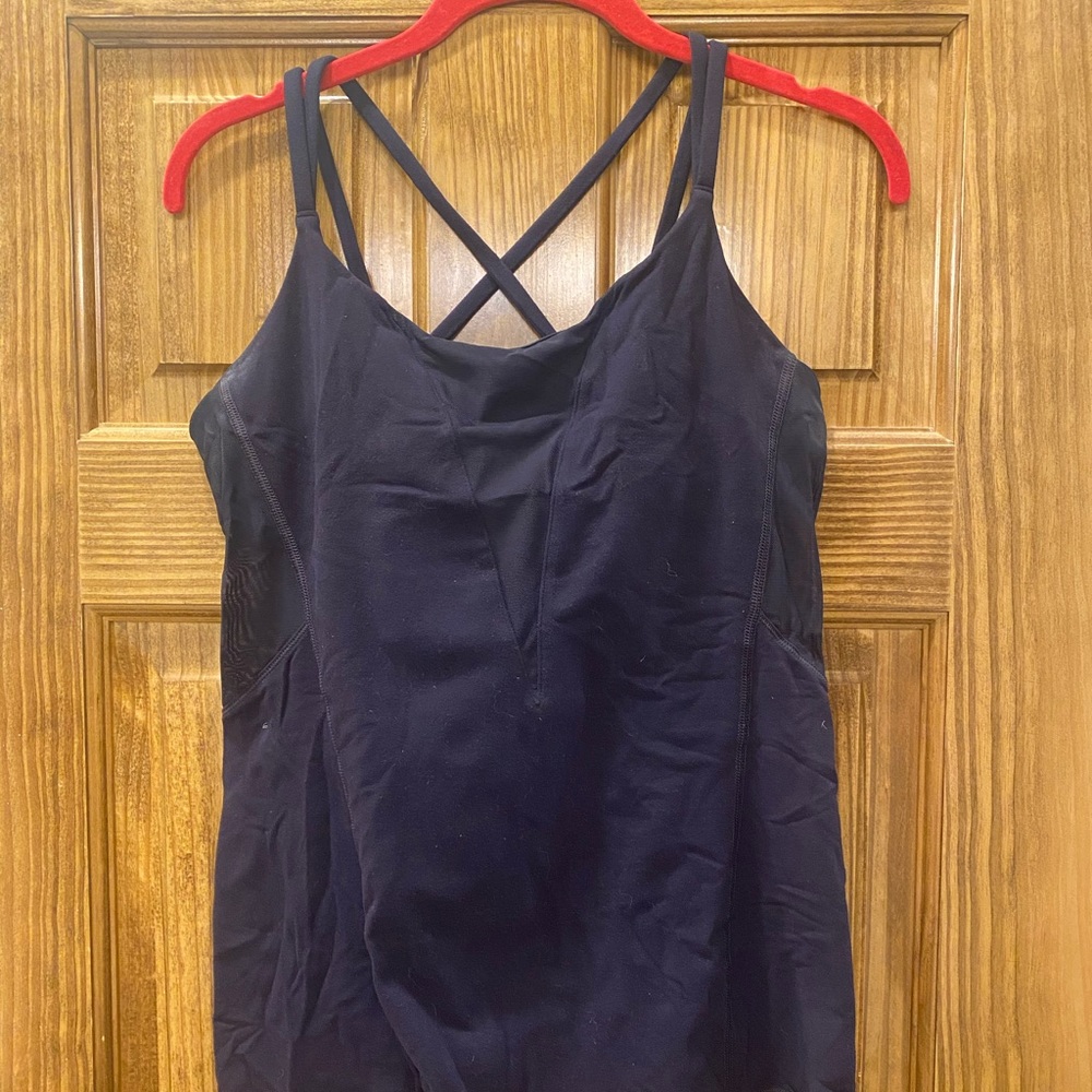 Lulu lemon tank with built in bra! sz 10. fits more like an 8.